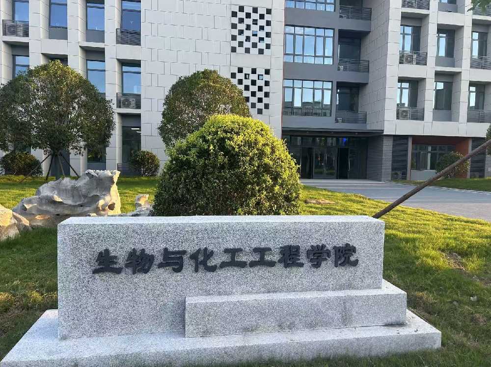 霍邱县扬州职业大学体育场高杆灯项目
